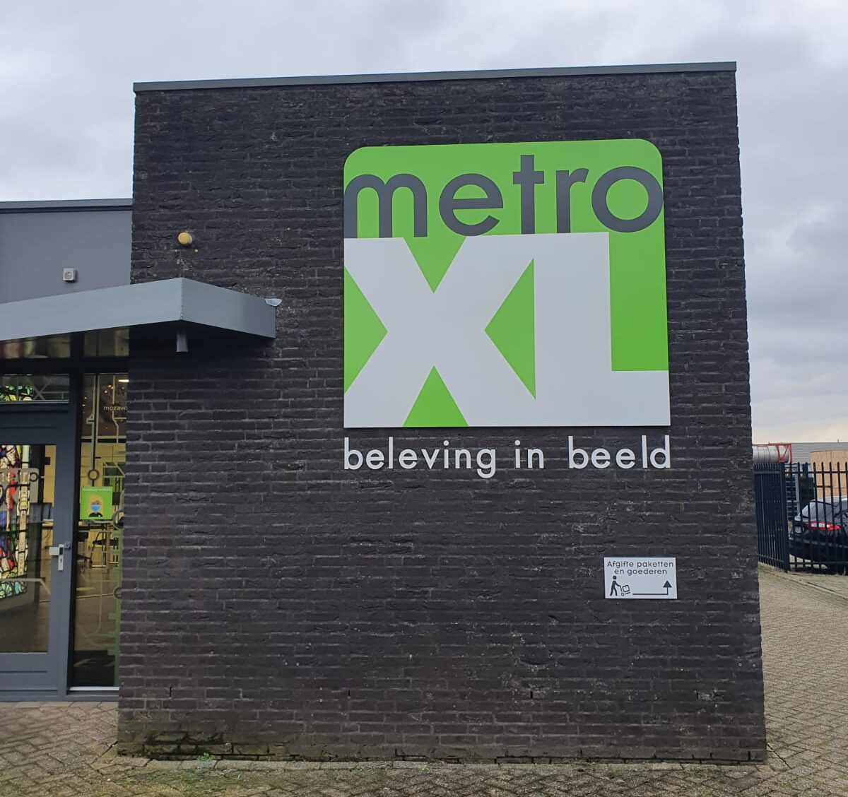 gevelbelettering bedrijfspand metroxl