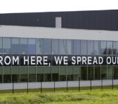 XXL Gevelbelettering Capi Europe lichtbak spanframe