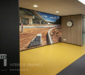 Kantoor renovatie houtlook textielframe