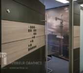 Kantoor renovatie met etsglas textielframe