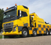 Belettering vrachtwagen Volvo Van Eijck bergingsvoertuig Battenburgpatroon 3M reflective