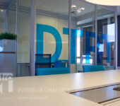 Transparant gesneden full-colour raamfolie blauw DTRT