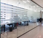 etsglas folie op glaswanden