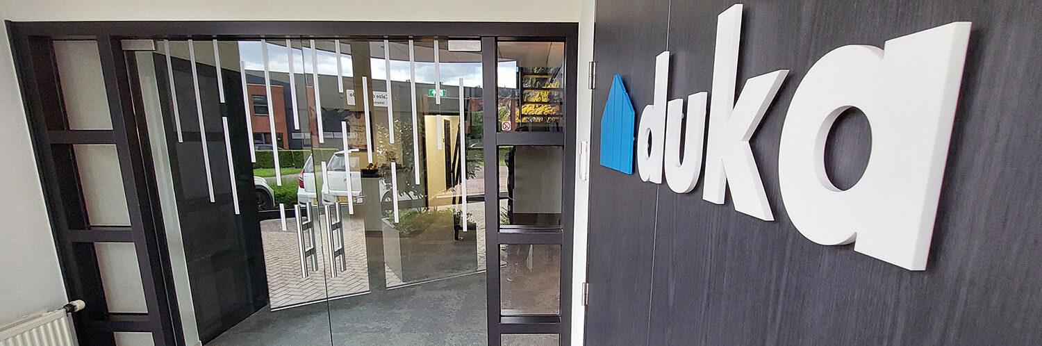 herkenbare signing Duka door MetroXL